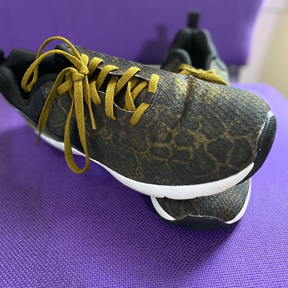 nike snake print shoes